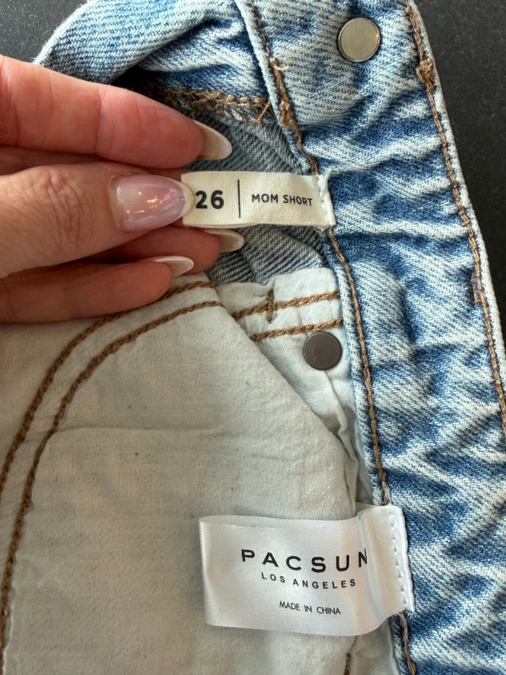 Pacsun Distressed Cuffed Mom Jean Shorts - 26 - Light Wash - Picture 5 of 7